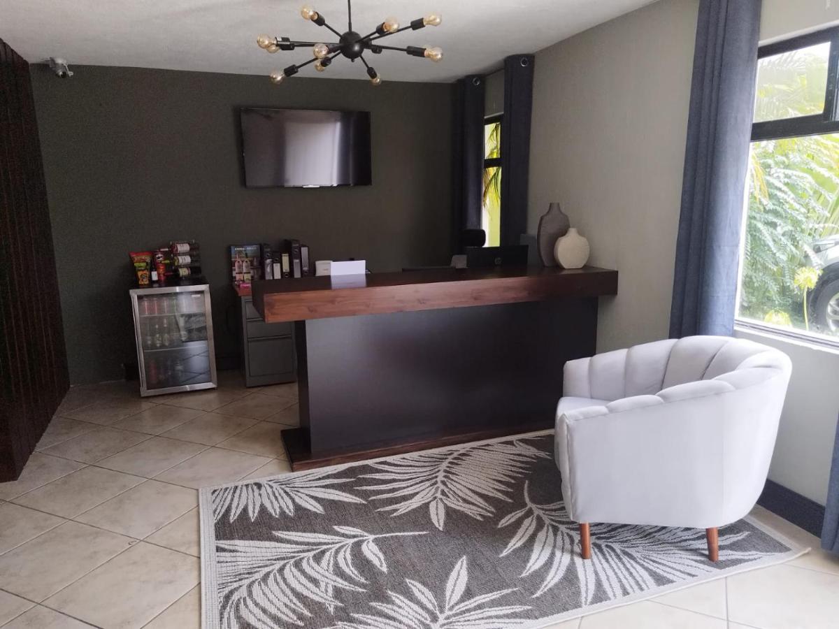 L'Aurora Inn Hostal Guatemala City Екстериор снимка